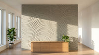 Heka Akustični panel Relief z valovitim V-utorom v svetlo sivi barvi na steni pisarne